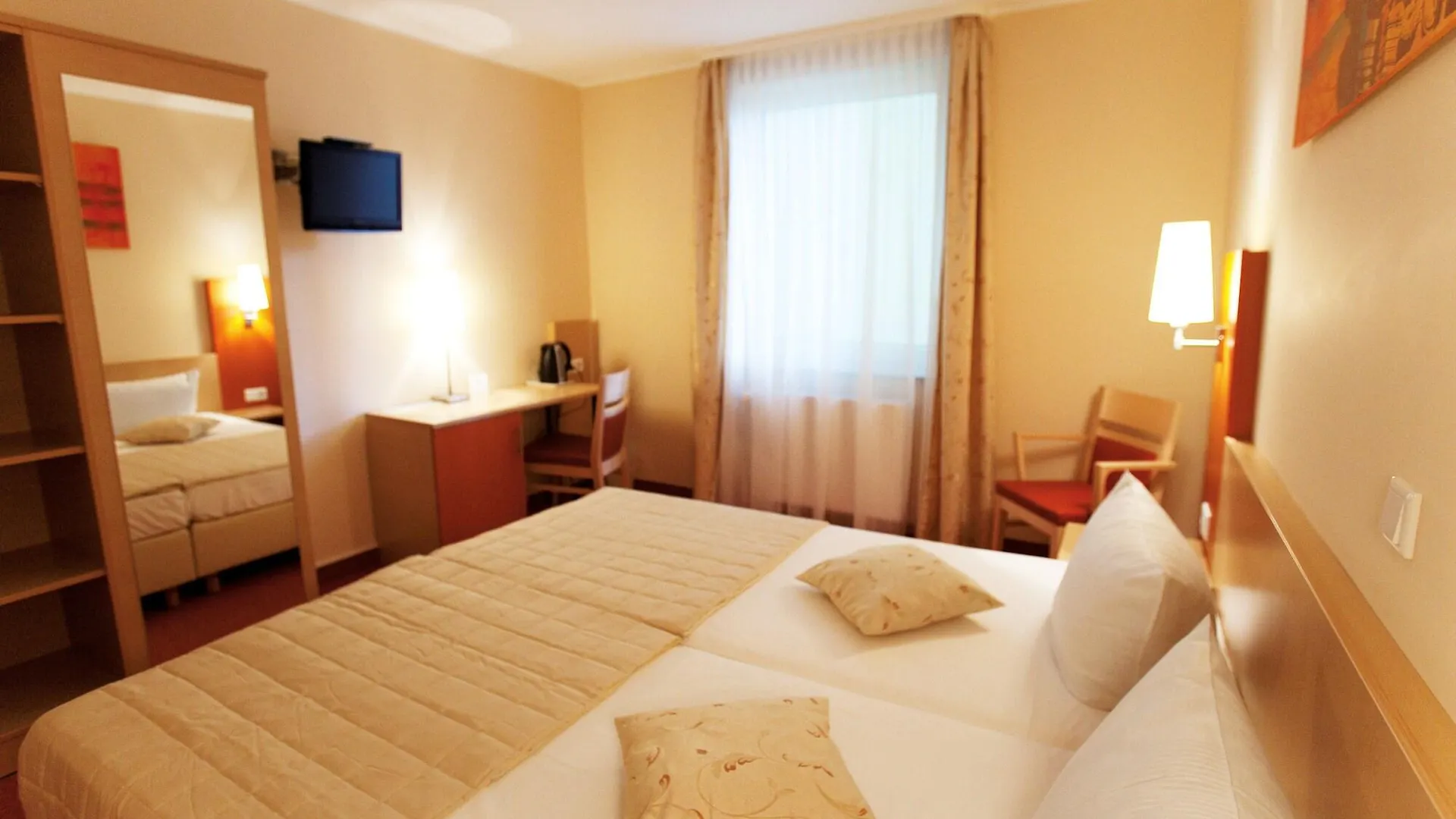Hotel Petersburg Superior Dusseldorf 3*,